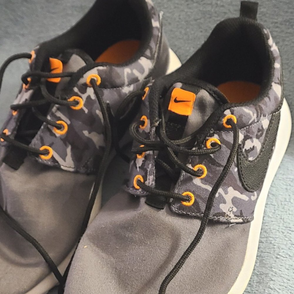 Women's NIKE Roshe Run Print 677782-004 Runners Size 6Y  24cm